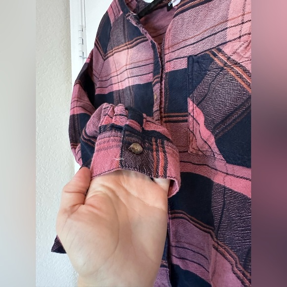 BDG Plaid Button Down Crop Shirt Size Large 100% Cotton - Picture 4 of 8